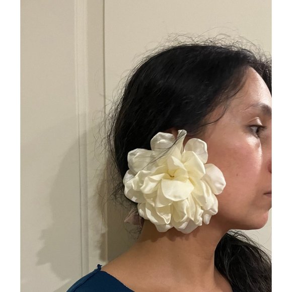 White flower stud earring huge cream feathered large off white big fabric floral - Picture 5 of 6